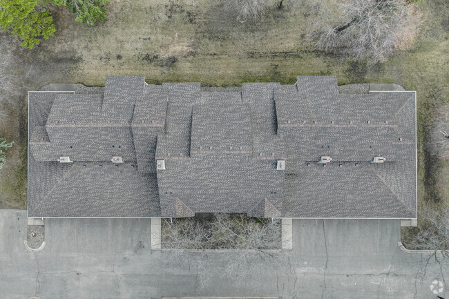 Building Photo - Carriage Crossings