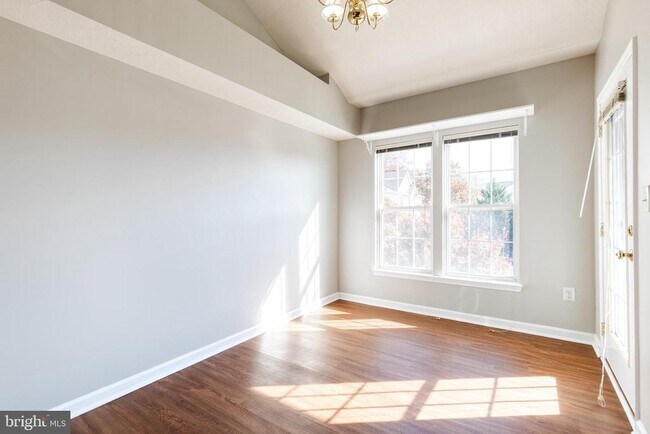 Building Photo - 2406 Chestnut Terrace Ct