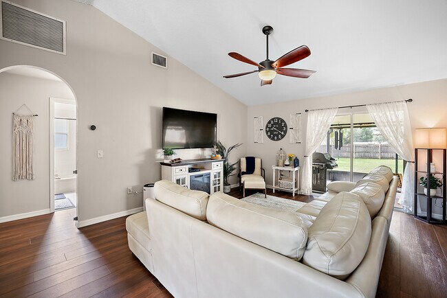 Foto del edificio - 13456 Oak Bend Dr