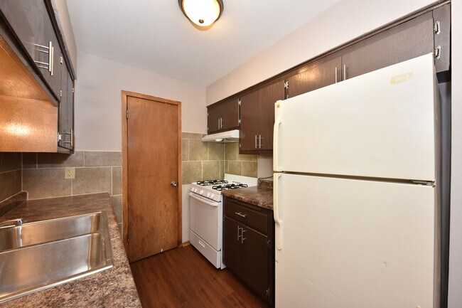 Building Photo - 10739 W Hampton Ave
