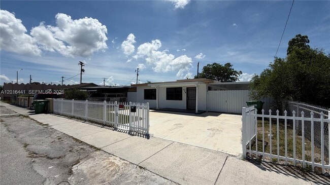 Foto del edificio - 2230 Service Rd