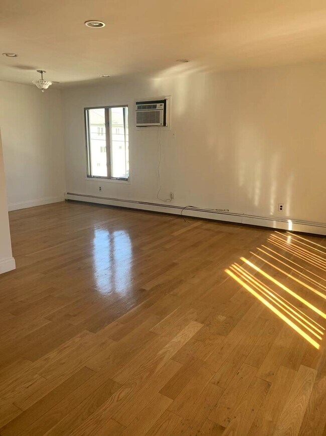 Foto del edificio - 1610 Blaine Ave