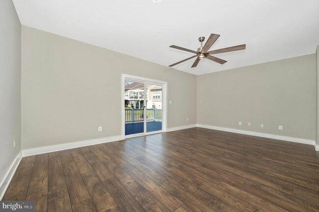Building Photo - 2805 Town View Cir