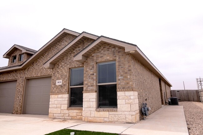 Building Photo - 1902 Langford Ave