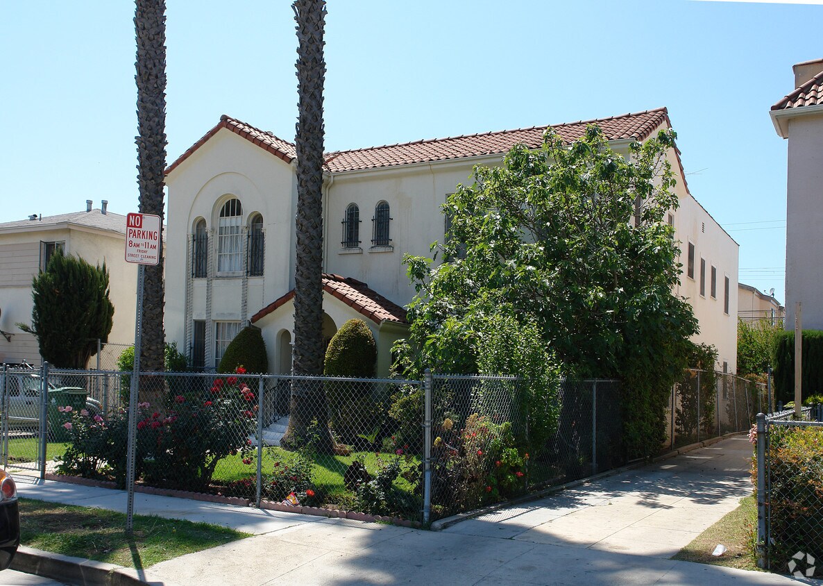 Building Photo - 517 N Serrano Ave