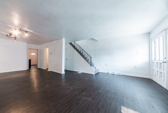 Foto del edificio - AVAILABLE August 2024 - Beautiful 4 Bedroo...