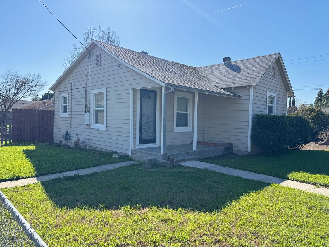 Primary Photo - Charming 2 bed/1 ba house - Sutter