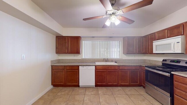 Building Photo - 356 E Desert Inn Rd