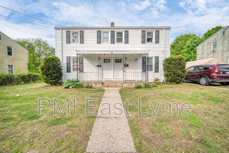Foto principal - 62 Hawthorne Dr