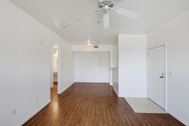 Foto del edificio - 6955 N Durango Dr