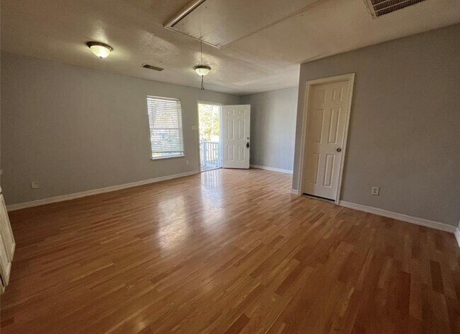 Building Photo - 5142 Higgins St