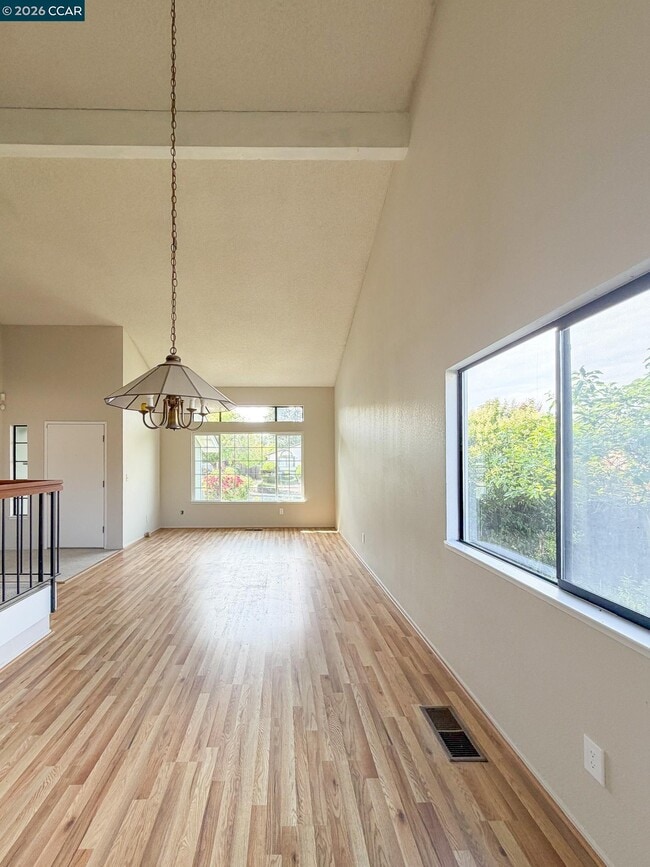 Building Photo - 118 Meadowlark Way