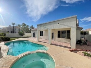 Building Photo - 65 Sahalee Dr