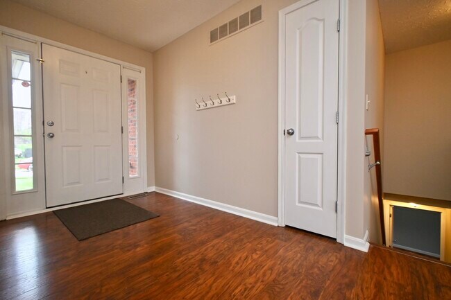 Building Photo - 5898 Ethan Dr