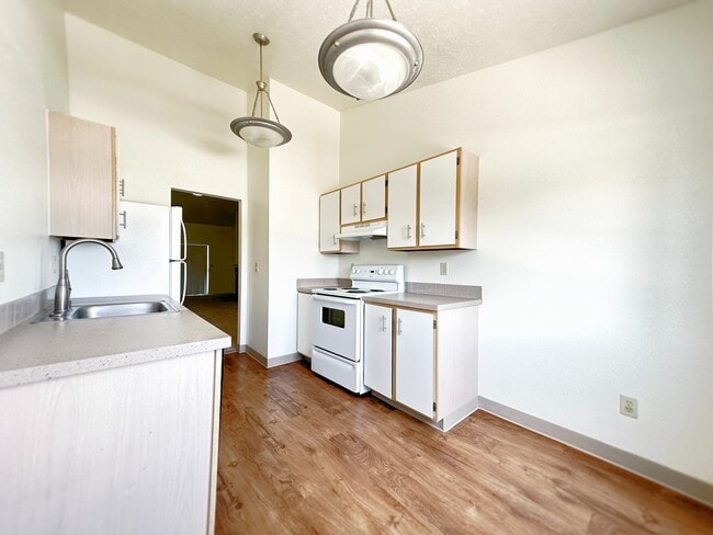 Kitchen - Willowbrook Apartments