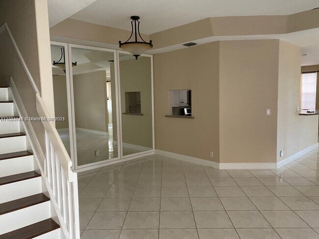 Building Photo - 9766 Royal Palm Blvd