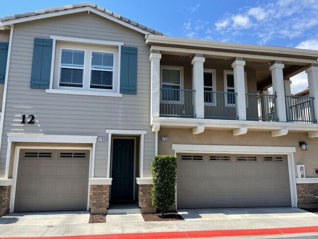 Building Photo - Modern 2-Bedroom Condo with Solar in the H...