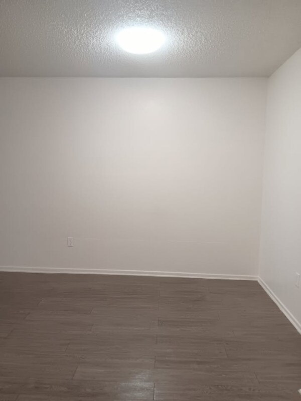 Foto del edificio - 15116 Parthenia St