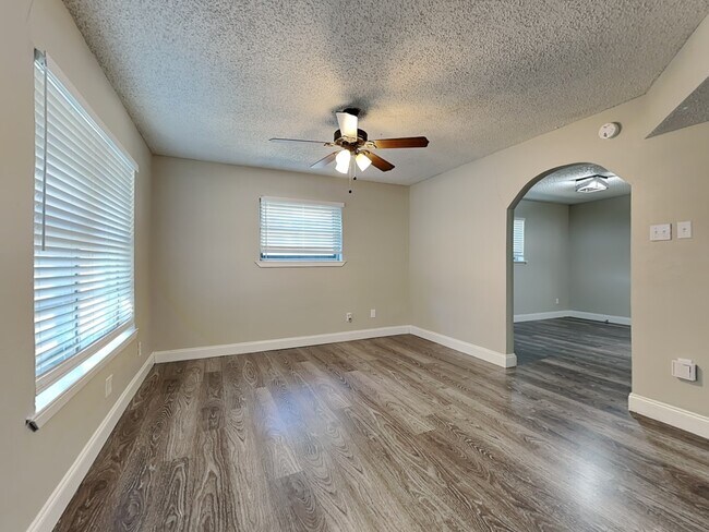 Building Photo - 3509 Bahamas Dr