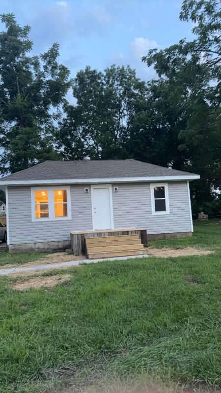 Primary Photo - 1106 West End Dr