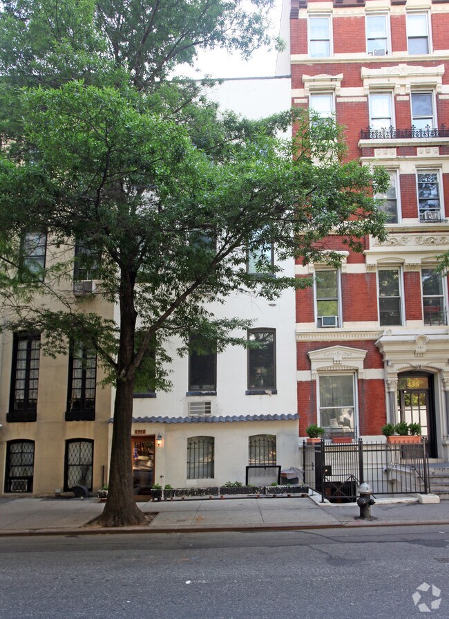 Foto principal - 437 W 43rd St