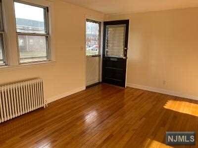 Foto del edificio - 425 Ridge Rd
