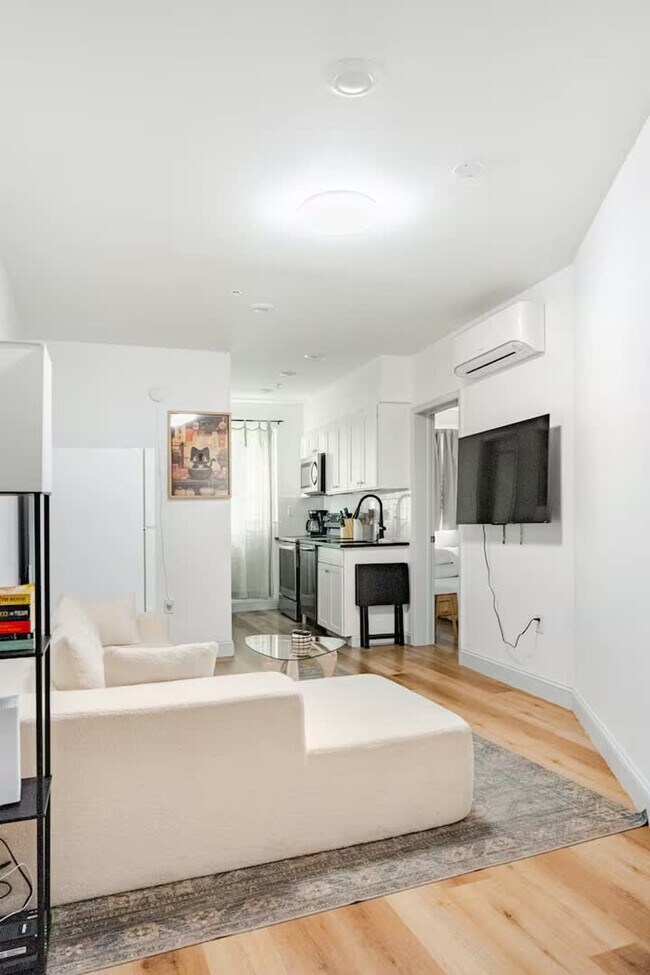 Foto del edificio - 1384 Ridge Ave