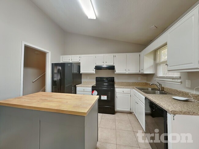 Foto del edificio - 103 Valley Rd