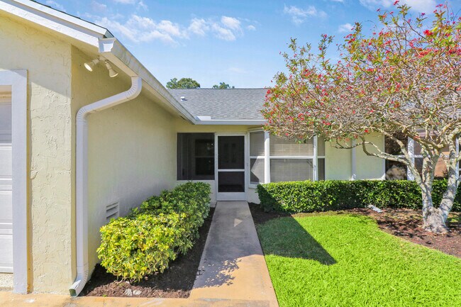 Building Photo - 10915 SE Sea Pines Cir