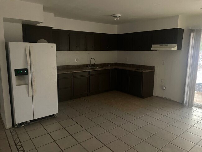 Foto del edificio - Three Bed Two Bath Fenced Yard