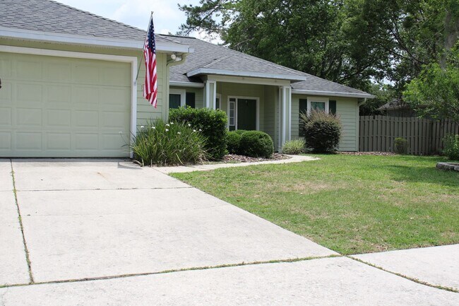 Foto del edificio - Spacious 3/2 in Eagle Point