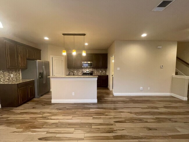 Building Photo - Beautiful Benbrook 3B/2.5B Townhome ((Stai...