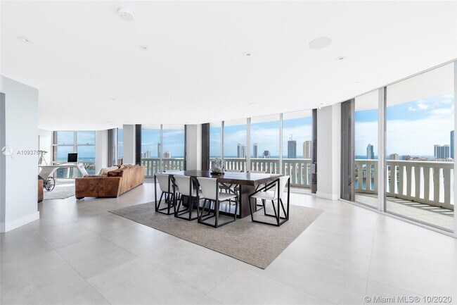 Building Photo - 3000 Island Blvd