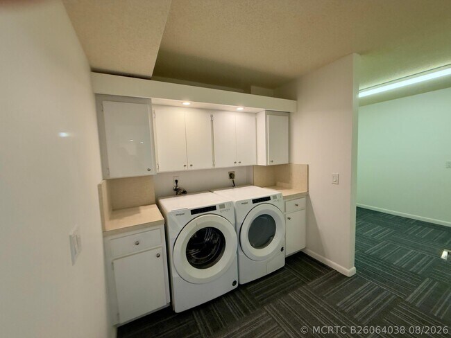 Foto del edificio - 3710 Whitehall Dr