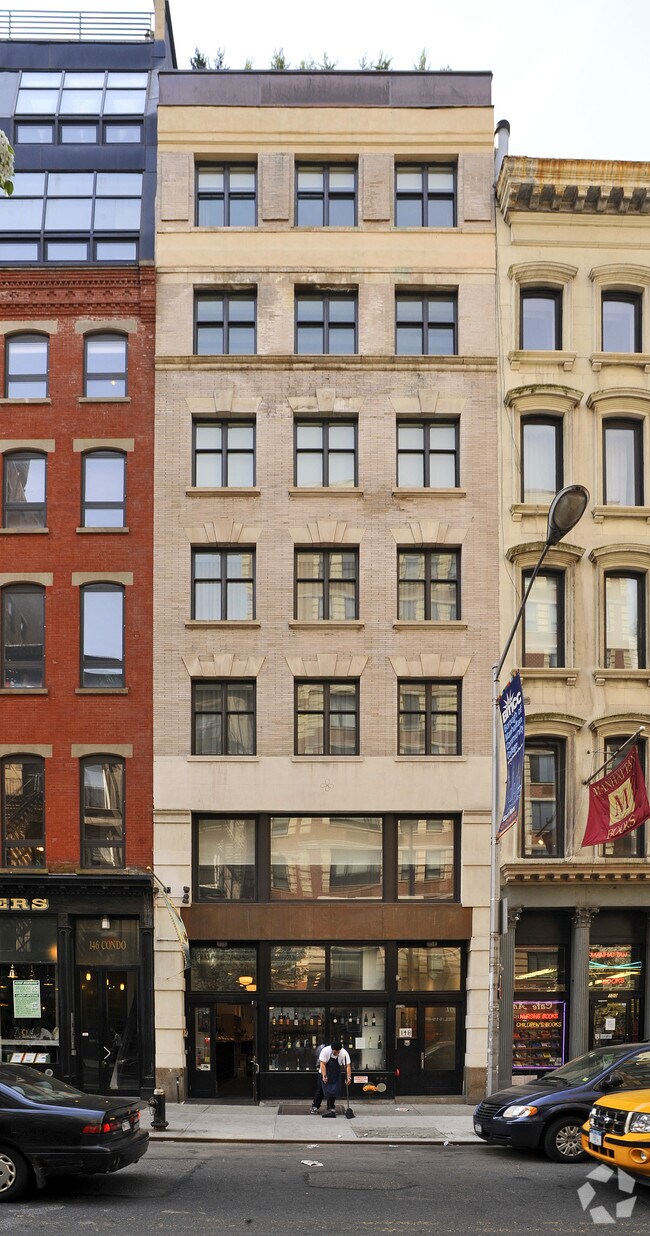 Building Photo - 148 Chambers St