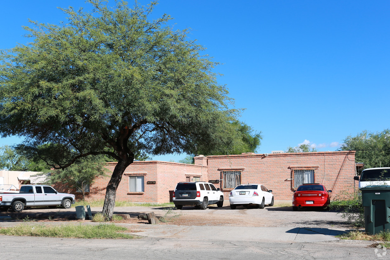Building Photo - 4051-4057 E Lee St