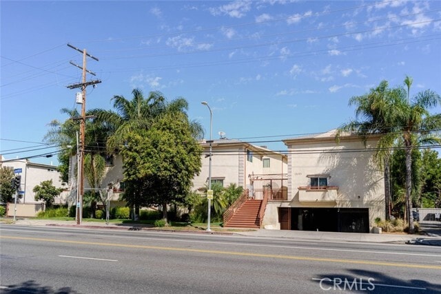Foto del edificio - 15053 Victory Blvd