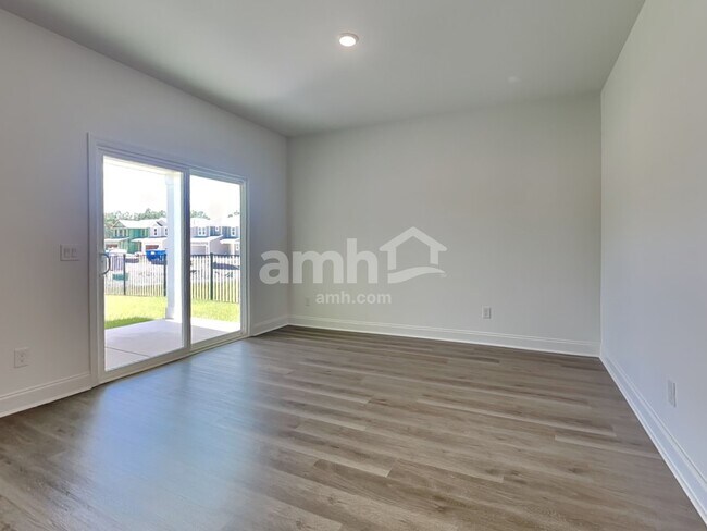 Foto del edificio - 128 Bee Tree Blvd