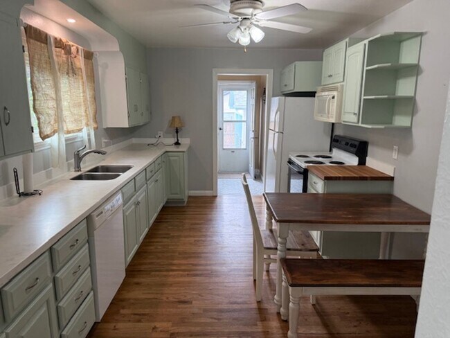 Building Photo - Perfect Old Colorado City 2 Bedroom