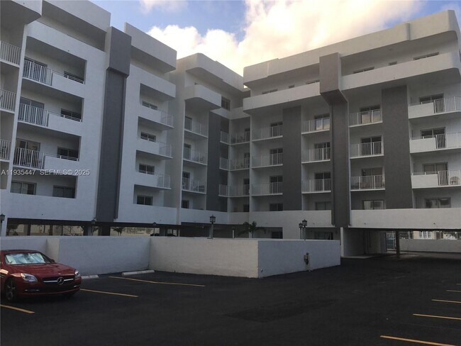 Foto del edificio - 395 NE 21st St