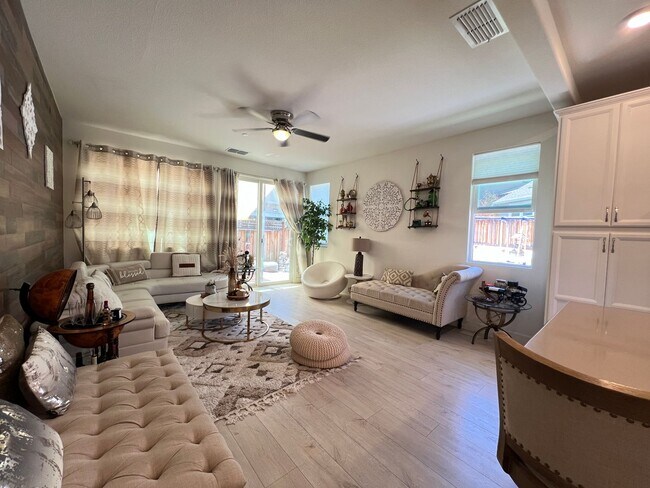 Foto del edificio - Beautiful 2 story home located in gated community of Wallis Ranch Dublin