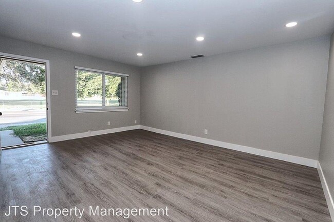 Building Photo - 2 br, 1 bath House - 2410 Chase Drive