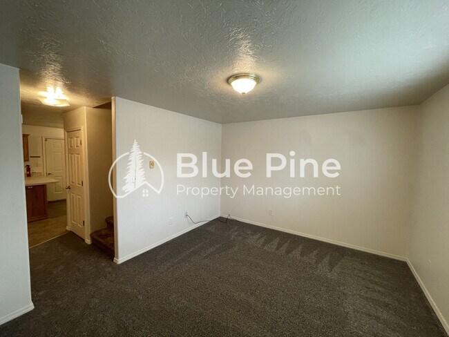 Foto del edificio - 345 S Byron Ave