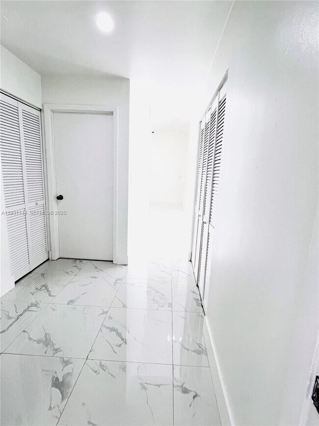 Building Photo - 164 NW 85th Ct