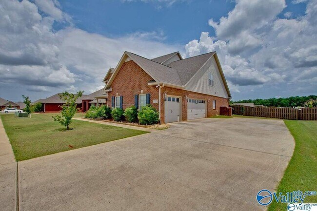 Foto del edificio - 705 Tide Creek Dr SW