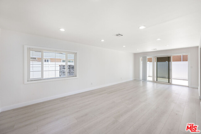 Building Photo - 11138 Gaviota Ave