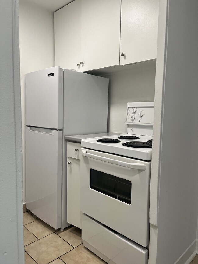 3455 Rue Aylmer Unit 208, Montréal, QC H2X 2B5 Apartment for Rent in