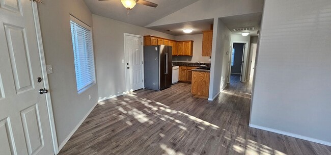 Building Photo - 186-186 Ringuette St