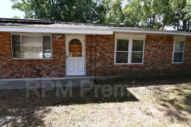 Building Photo - 11535 St Lawrence Dr