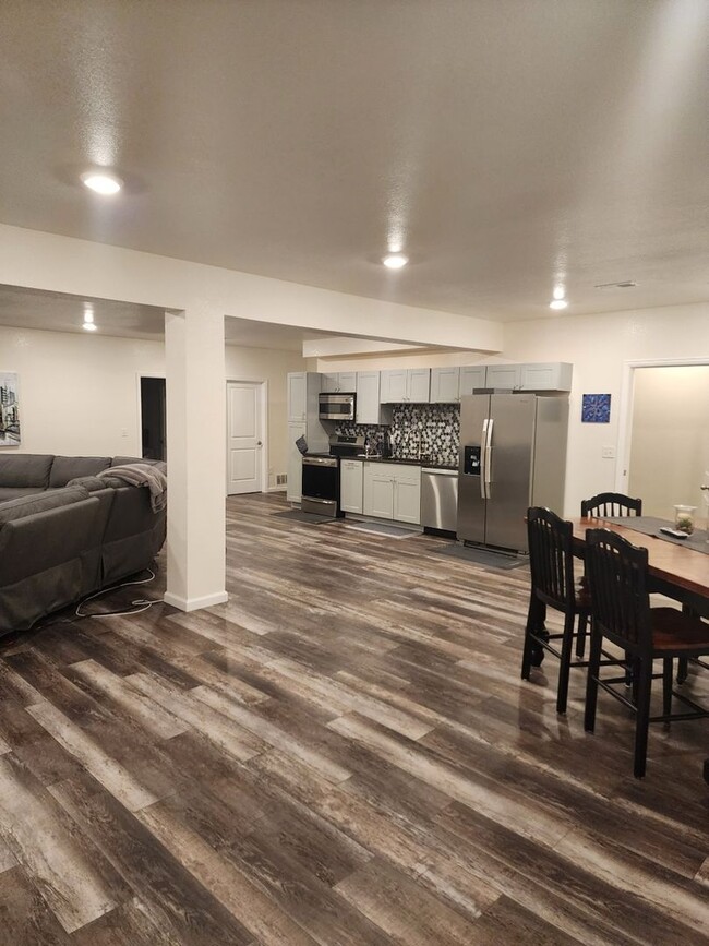 Building Photo - Charming 2BR 1900 SF Basement in Aurora